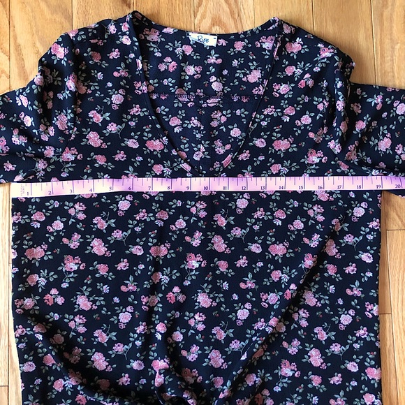 NWOT “Ripe” Floral Tie Front V-Neck Blouse - Picture 9 of 13